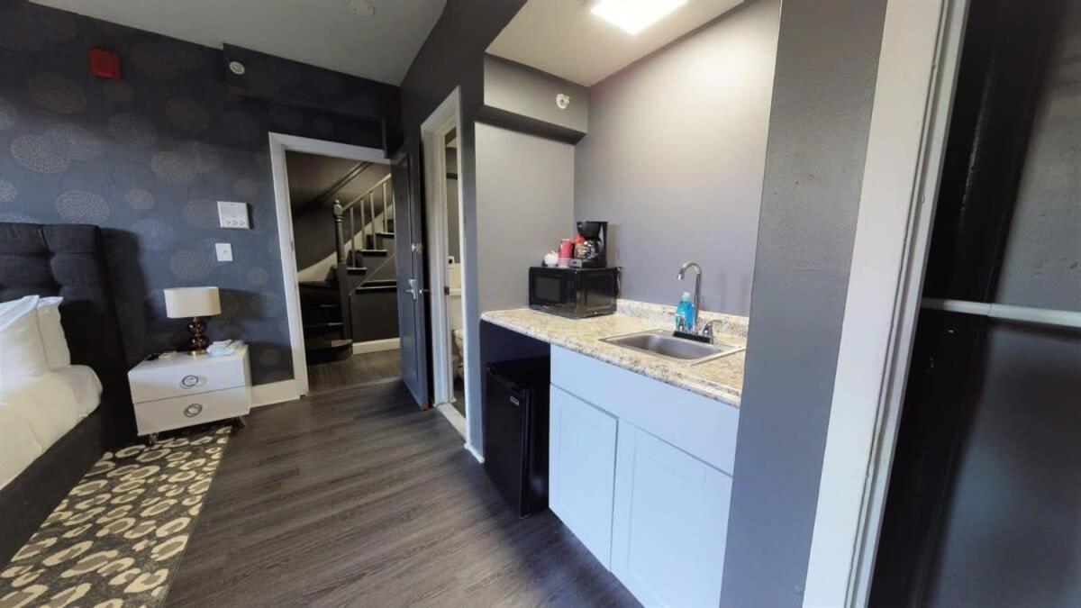 Lower Level Studios In Hip Bay Village Boston Bagian luar foto