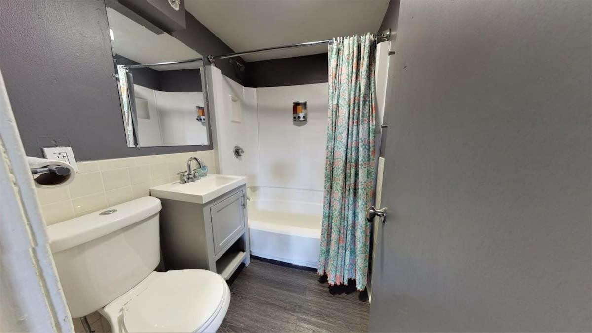 Lower Level Studios In Hip Bay Village Boston Bagian luar foto