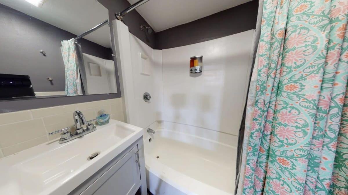 Lower Level Studios In Hip Bay Village Boston Bagian luar foto