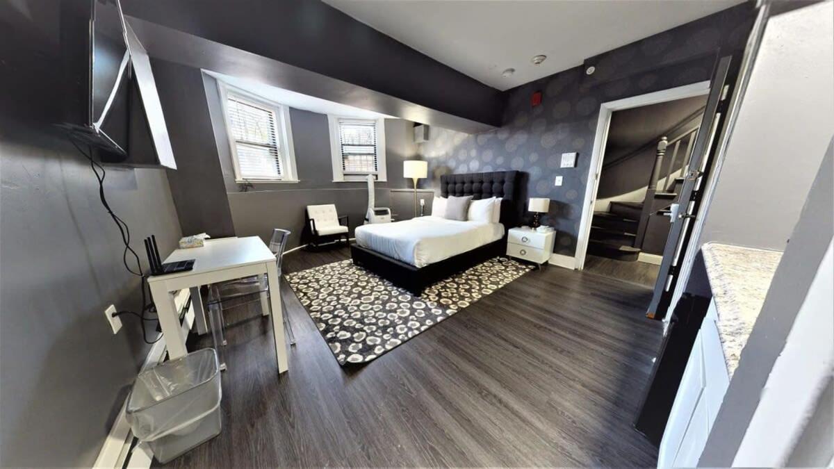 Lower Level Studios In Hip Bay Village Boston Bagian luar foto